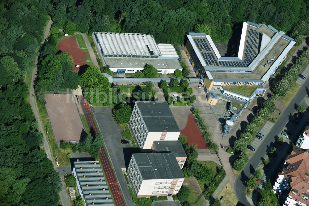 Leipzig aus der Vogelperspektive: Schulgebäude des Gymnasium Gustav-Hertz-Gymnasium an der Dachsstraße in Leipzig im Bundesland Sachsen