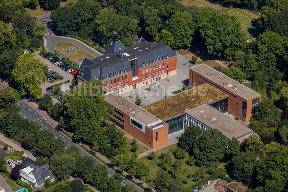 Luftbild Ahlen - Schulgebäude des Gymnasium Gymnasium St. Michael in Ahlen im Bundesland Nordrhein-Westfalen, Deutschland