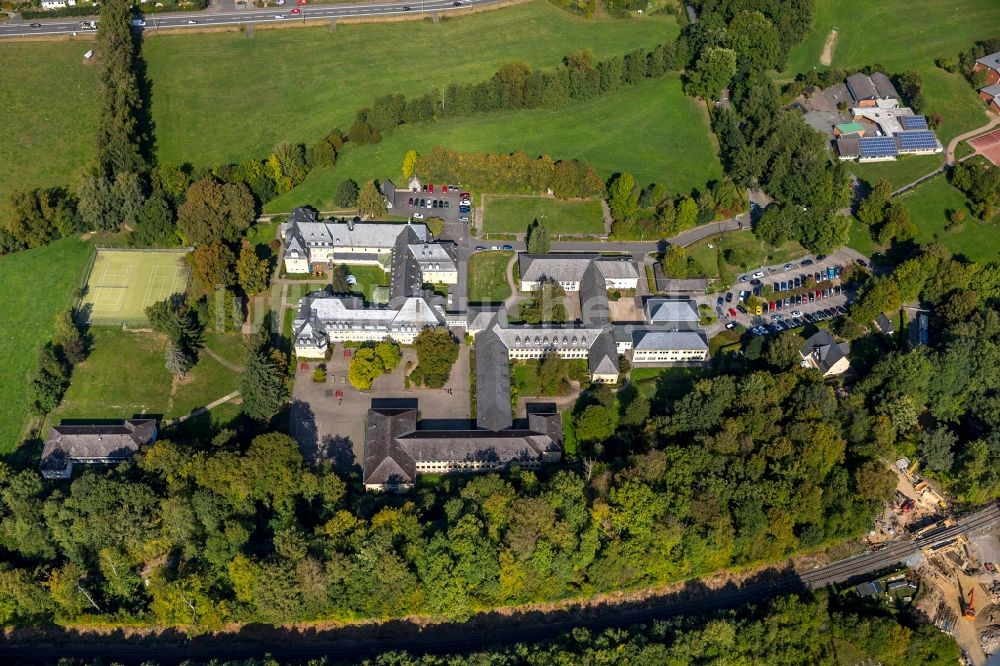 Luftbild Hilchenbach - Schulgebäude des Gymnasium Gymnasium Stift Keppel in Hilchenbach im Bundesland Nordrhein-Westfalen, Deutschland