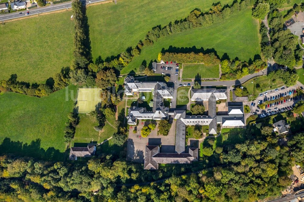 Luftaufnahme Hilchenbach - Schulgebäude des Gymnasium Gymnasium Stift Keppel in Hilchenbach im Bundesland Nordrhein-Westfalen, Deutschland