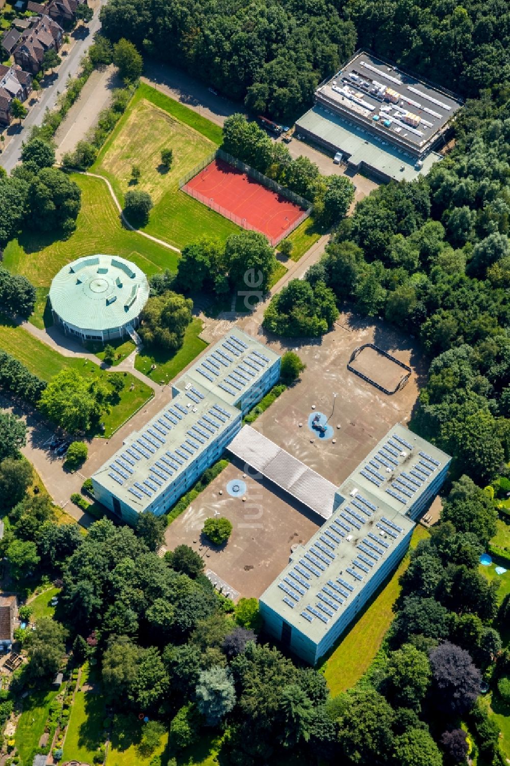 Luftaufnahme Bottrop - Schulgebäude des Gymnasium Heinrich-Heine-Gymnasium in Bottrop im Bundesland Nordrhein-Westfalen