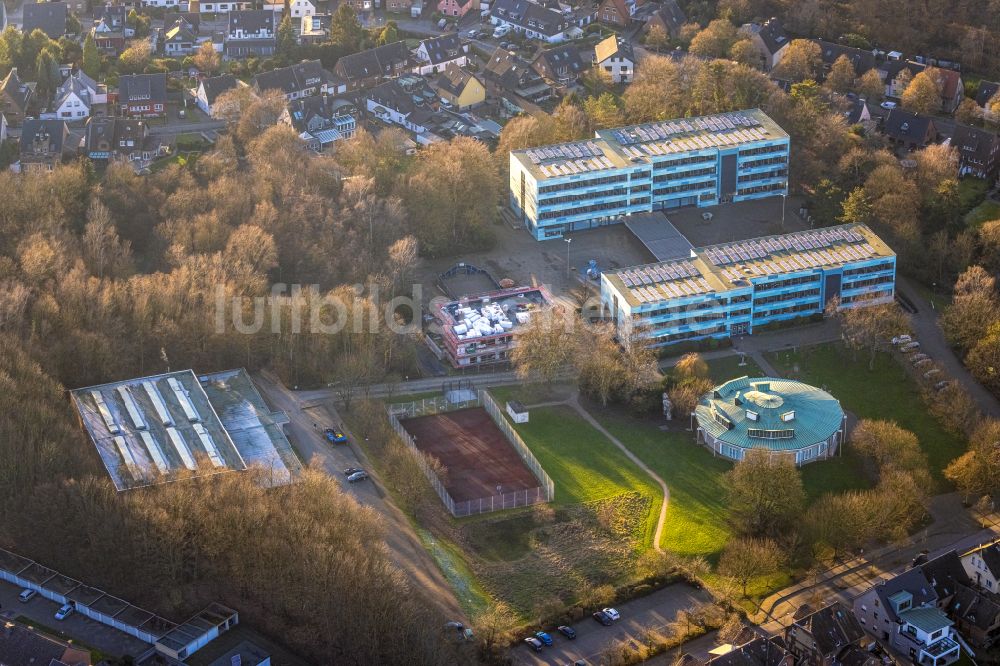 Luftbild Bottrop - Schulgebäude des Gymnasium Heinrich-Heine-Gymnasium in Bottrop im Bundesland Nordrhein-Westfalen