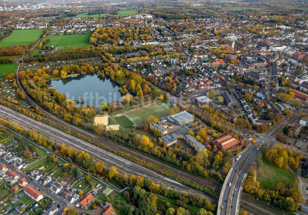 Gladbeck von oben - Schulgebäude des Gymnasium Heisenberg in Gladbeck im Bundesland Nordrhein-Westfalen, Deutschland