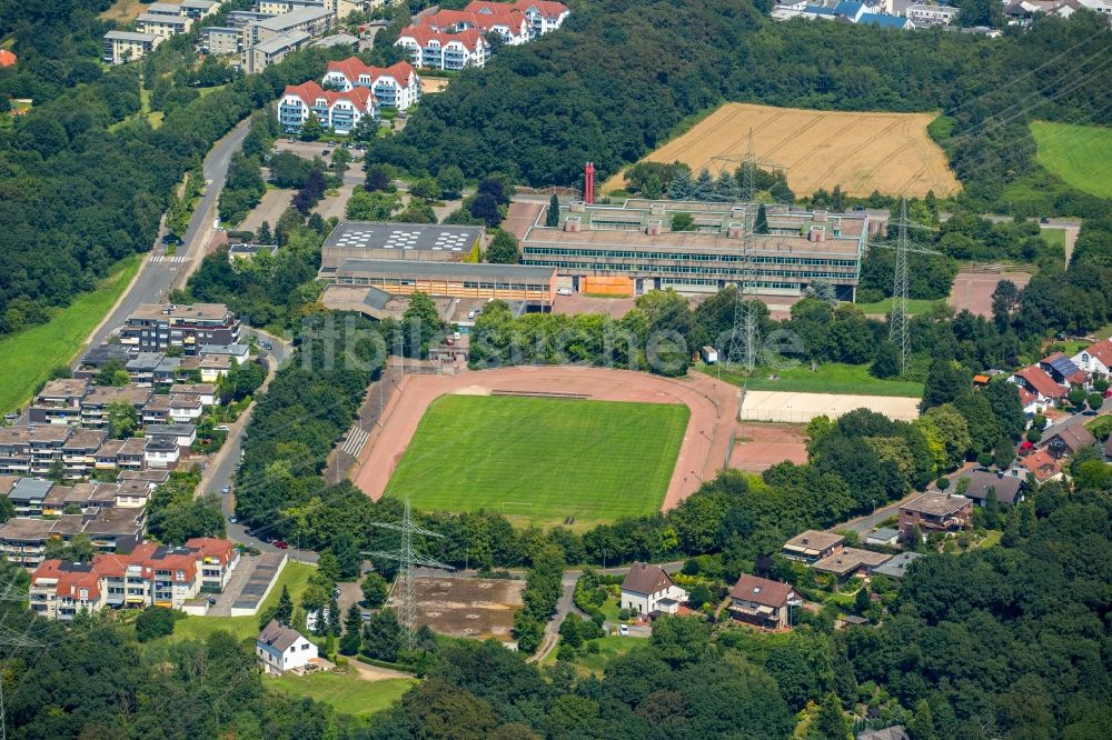 Hattingen aus der Vogelperspektive: Schulgebäude des Gymnasium Holthausen und der Städtischen Gesamtschule in Hattingen im Bundesland Nordrhein-Westfalen