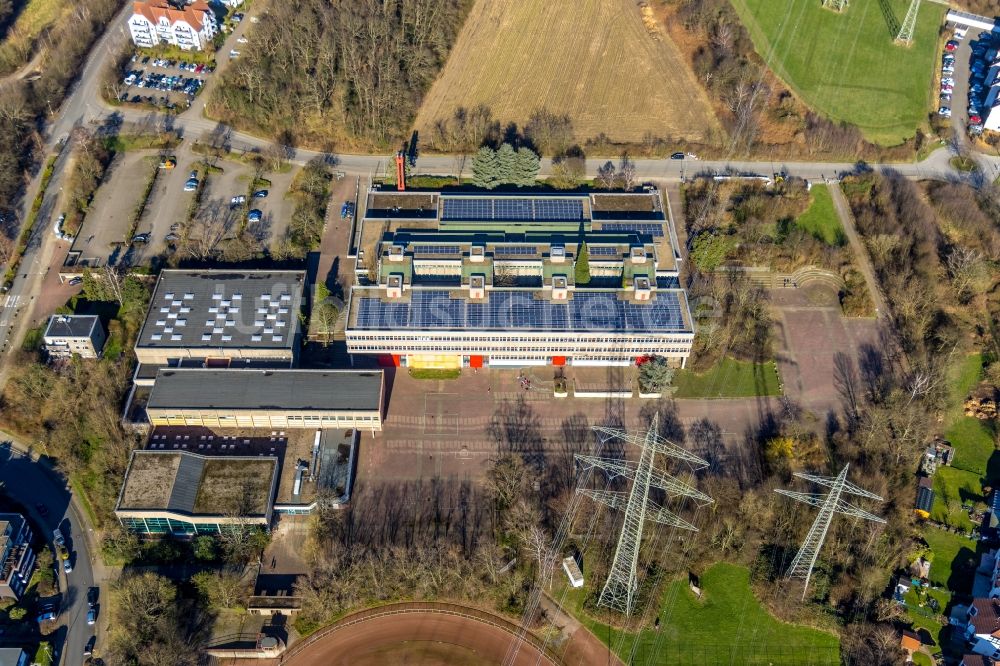 Hattingen von oben - Schulgebäude des Gymnasium an der Lindstockstraße im Ortsteil Holthausen in Hattingen im Bundesland Nordrhein-Westfalen