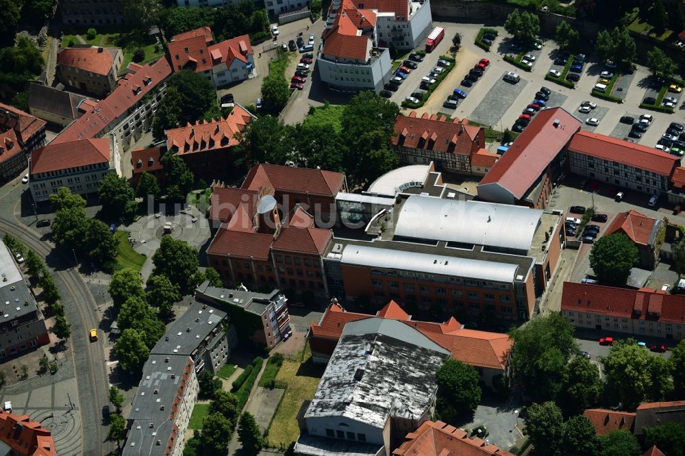 Halberstadt aus der Vogelperspektive: Schulgebäude des Gymnasium Martineum Johannesbrunnen in Halberstadt im Bundesland Sachsen-Anhalt