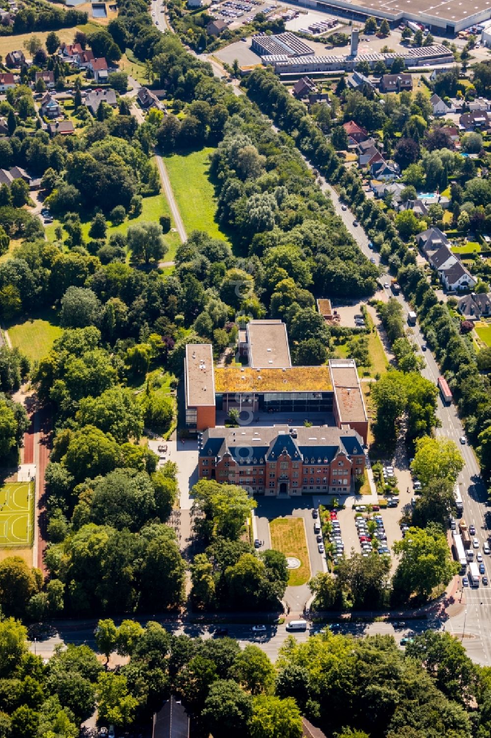 Ahlen von oben - Schulgebäude des Gymnasium St. Michael in Ahlen im Bundesland Nordrhein-Westfalen, Deutschland