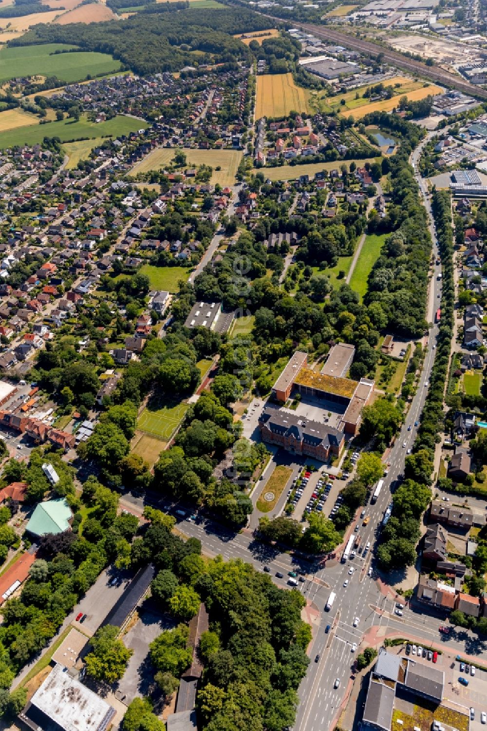 Luftbild Ahlen - Schulgebäude des Gymnasium St. Michael in Ahlen im Bundesland Nordrhein-Westfalen, Deutschland