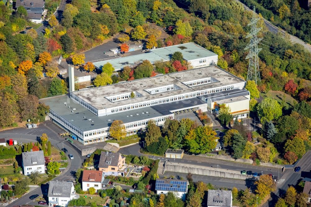 Siegen aus der Vogelperspektive: Schulgebäude des Gymnasium auf der Morgenröthe in Siegen im Bundesland Nordrhein-Westfalen