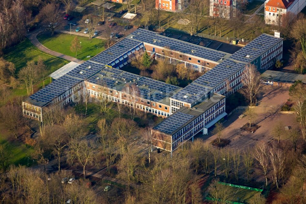 Luftbild Herne - Schulgebäude des Gymnasium Otto-Hahn-Gymnasium an der Mont-Cenis-Straße in Herne im Bundesland Nordrhein-Westfalen