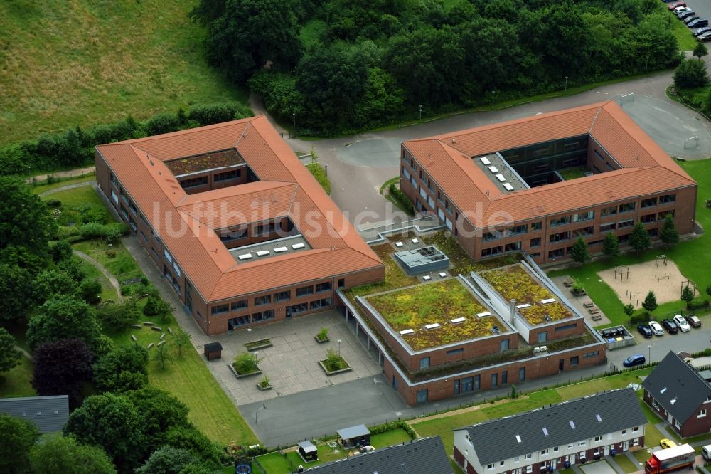 Schwarzenbek aus der Vogelperspektive: Schulgebäude des Gymnasium Schwarzenbek - Europaschule an der Buschkoppel in Schwarzenbek im Bundesland Schleswig-Holstein, Deutschland