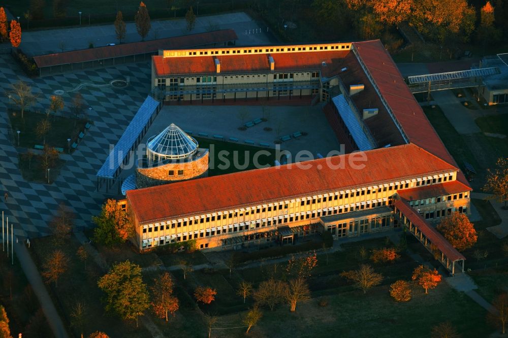 Luftaufnahme Templin - Schulgebäude des Gymnasium Templin an der Feldstraße in Templin im Bundesland Brandenburg, Deutschland