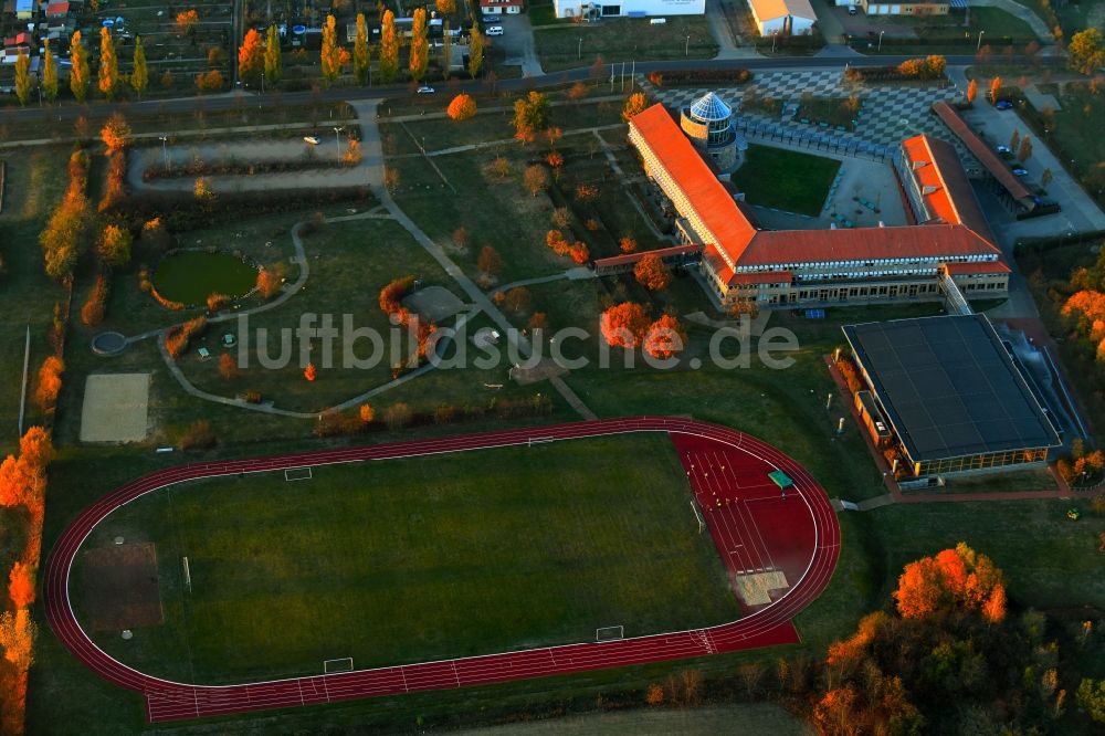 Luftaufnahme Templin - Schulgebäude des Gymnasium Templin an der Feldstraße in Templin im Bundesland Brandenburg, Deutschland