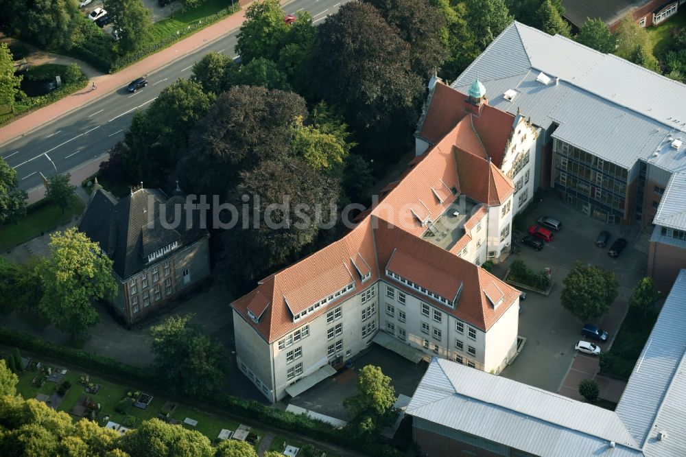 Luftbild Aurich - Schulgebäude des Gymnasium Ulricianum in Aurich im Bundesland Niedersachsen