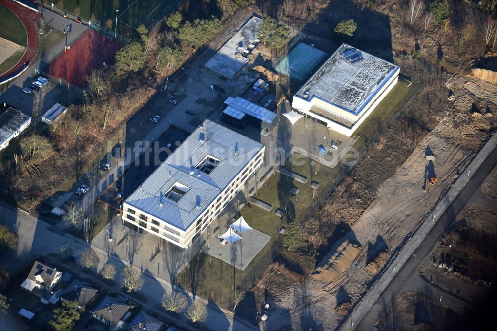 Luftaufnahme Stahnsdorf - Schulgebäude des Gymnasium Vicco-von-Bülow-Gymnasium Heinrich-Zille-Straße in Stahnsdorf im Bundesland Brandenburg