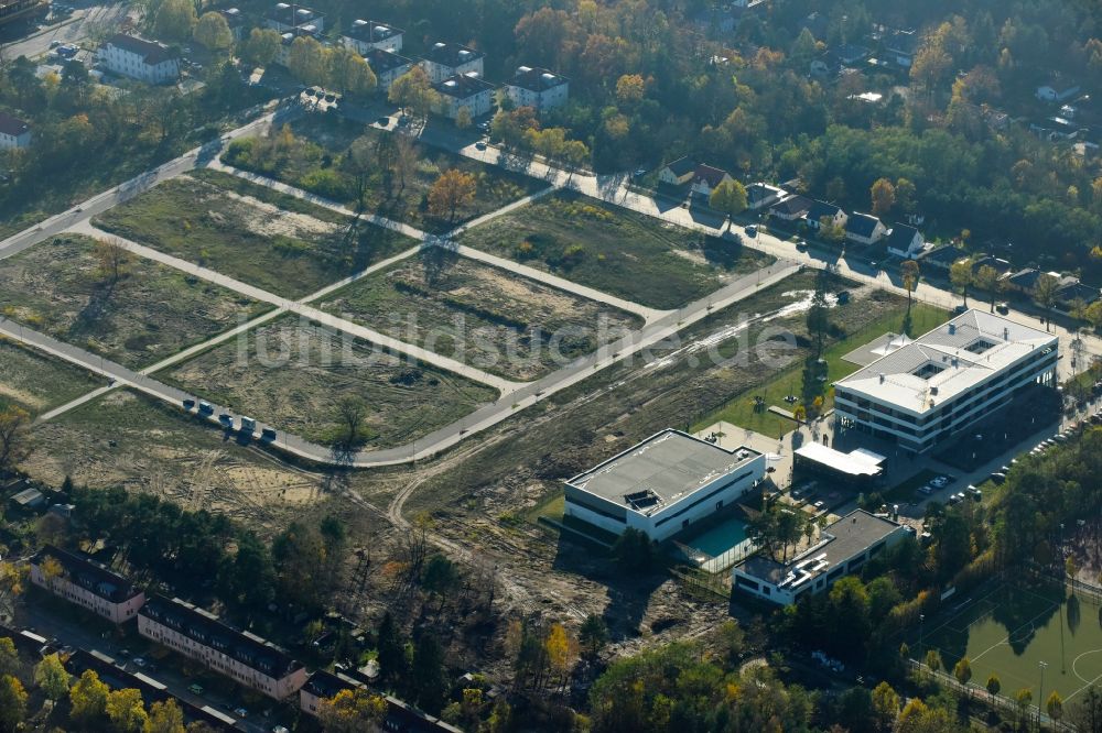 Stahnsdorf von oben - Schulgebäude des Gymnasium Vicco-von-Bülow-Gymnasium Heinrich-Zille-Straße in Stahnsdorf im Bundesland Brandenburg