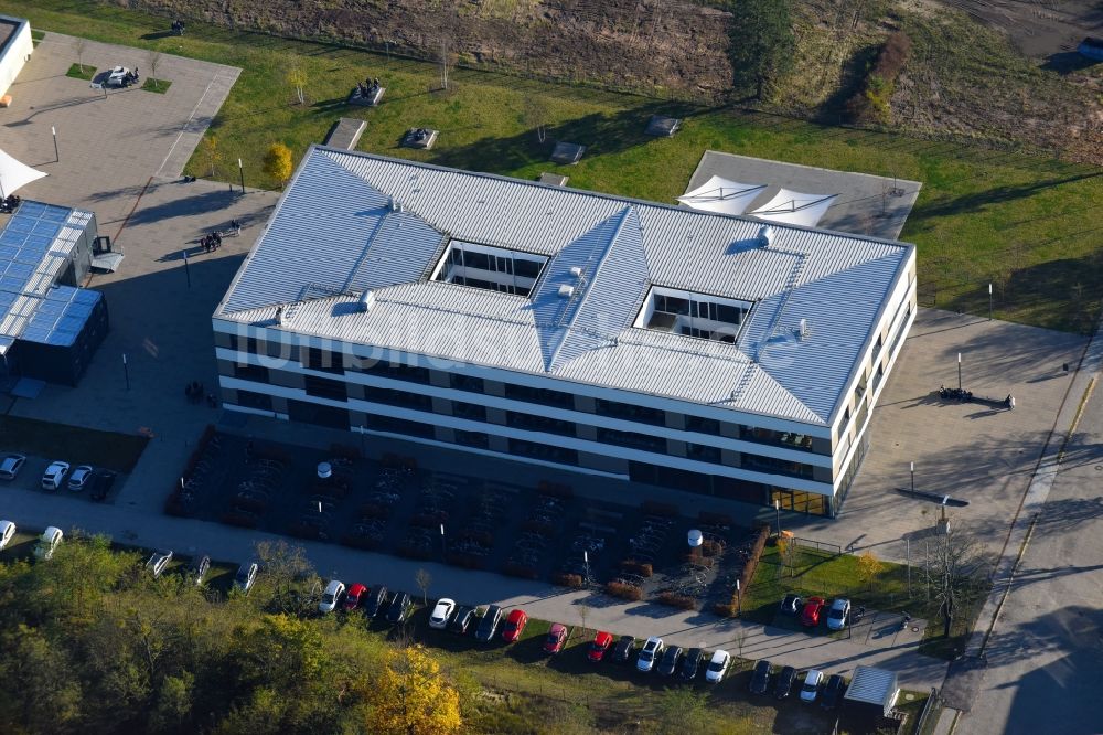 Stahnsdorf von oben - Schulgebäude des Gymnasium Vicco-von-Bülow-Gymnasium Heinrich-Zille-Straße in Stahnsdorf im Bundesland Brandenburg