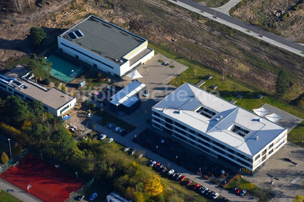 Luftbild Stahnsdorf - Schulgebäude des Gymnasium Vicco-von-Bülow-Gymnasium Heinrich-Zille-Straße in Stahnsdorf im Bundesland Brandenburg