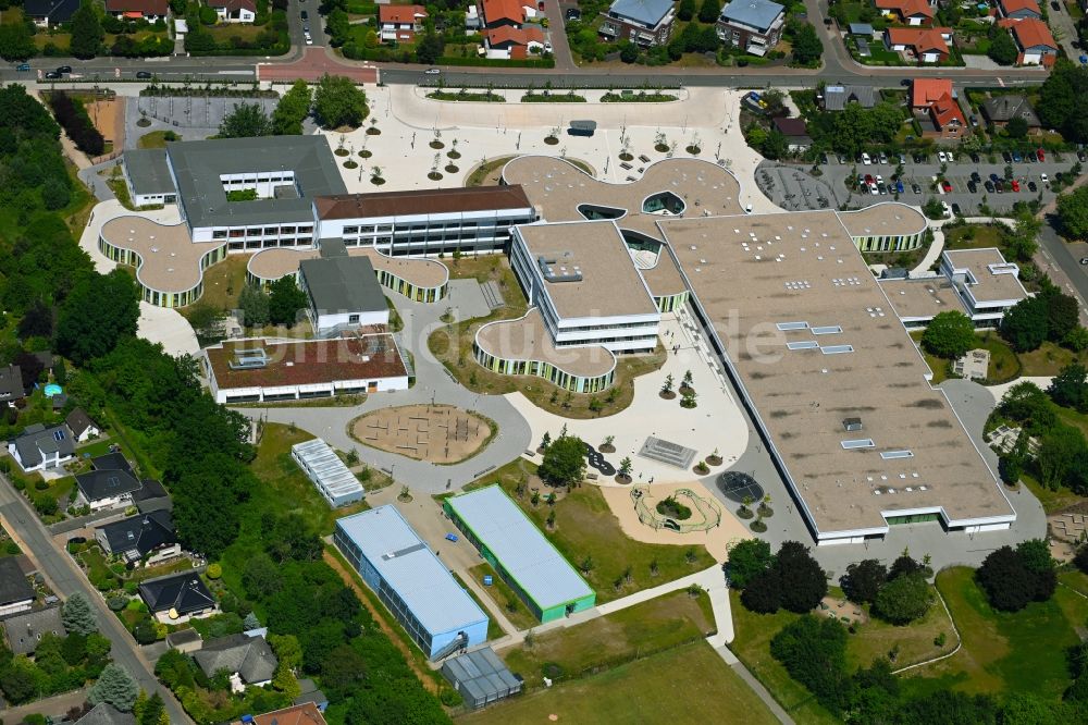 Luftaufnahme Wolfsburg - Schulgebäude des Gymnasium in Wolfsburg im Bundesland Niedersachsen, Deutschland