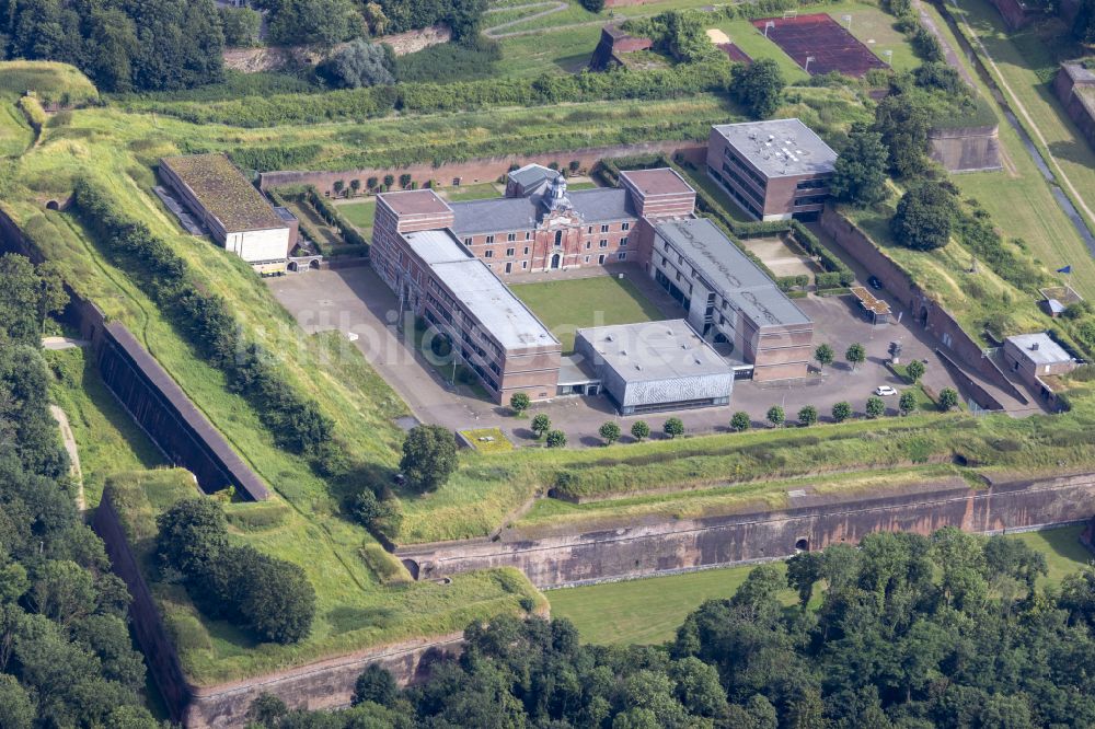 Luftbild Jülich - Schulgebäude des Gymnasium Zitadelle Jülich in Jülich im Bundesland Nordrhein-Westfalen, Deutschland