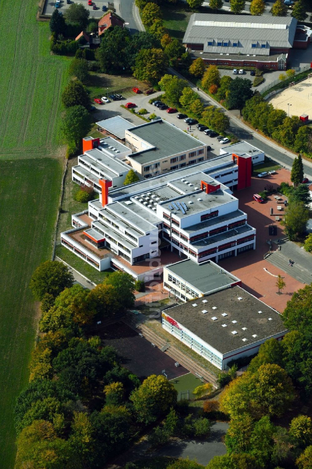 Georgsmarienhütte aus der Vogelperspektive: Schulgebäude des Gymnasiums Oesede in Georgsmarienhütte im Bundesland Niedersachsen, Deutschland