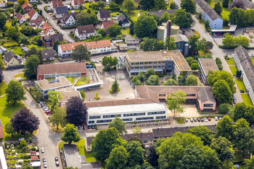 Soest von oben - Schulgebäude Hannah-Arendt Gesamtschule in Soest im Bundesland Nordrhein-Westfalen, Deutschland