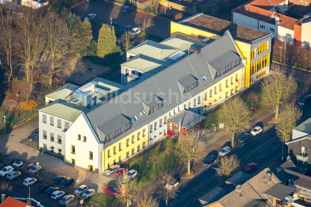 Luftaufnahme Haltern am See - Schulgebäude der Hans-Böckler-Kollegschule des Kreises Recklinghausen in Haltern am See im Bundesland Nordrhein-Westfalen, Deutschland