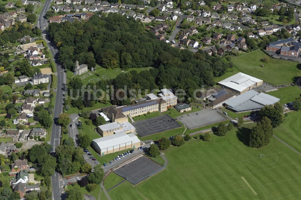 Luftaufnahme Chippenham - Schulgebäude der Hardenhuish School an der Hardenhuish Ln in Chippenham in England, Vereinigtes Königreich