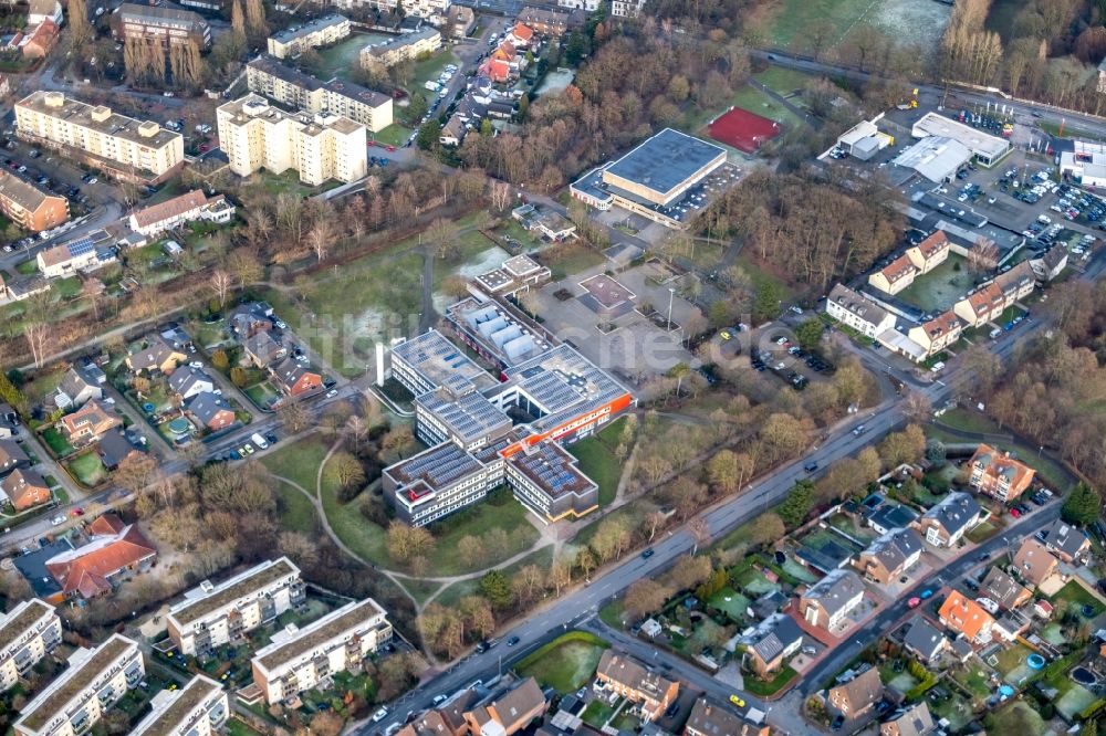 Luftaufnahme Dorsten - Schulgebäude der Hauptschule Dietrich-Bonhoeffer in Dorsten im Bundesland Nordrhein-Westfalen, Deutschland