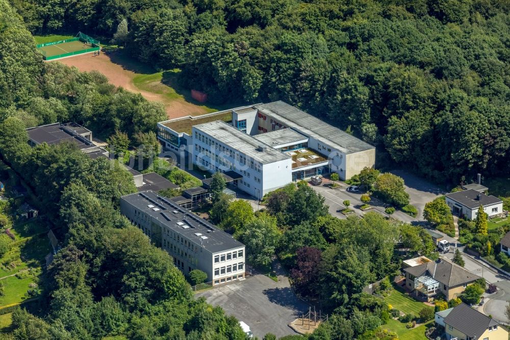 Ennepetal aus der Vogelperspektive: Schulgebäude der Hauptschule Friedenshöhe an der Friedenshöhe in Ennepetal im Bundesland Nordrhein-Westfalen - NRW, Deutschland