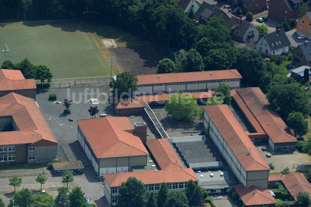 Garbsen aus der Vogelperspektive: Schulgebäude der Hauptschule Nikolaus Kopernikus in Garbsen im Bundesland Niedersachsen