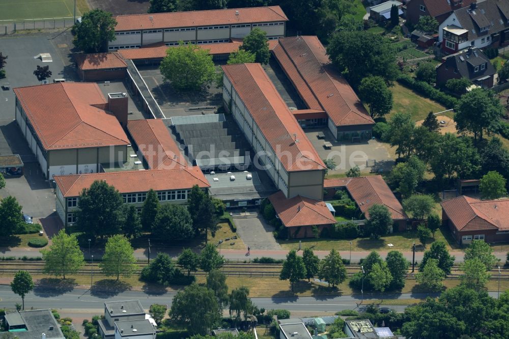 Luftbild Garbsen - Schulgebäude der Hauptschule Nikolaus Kopernikus in Garbsen im Bundesland Niedersachsen