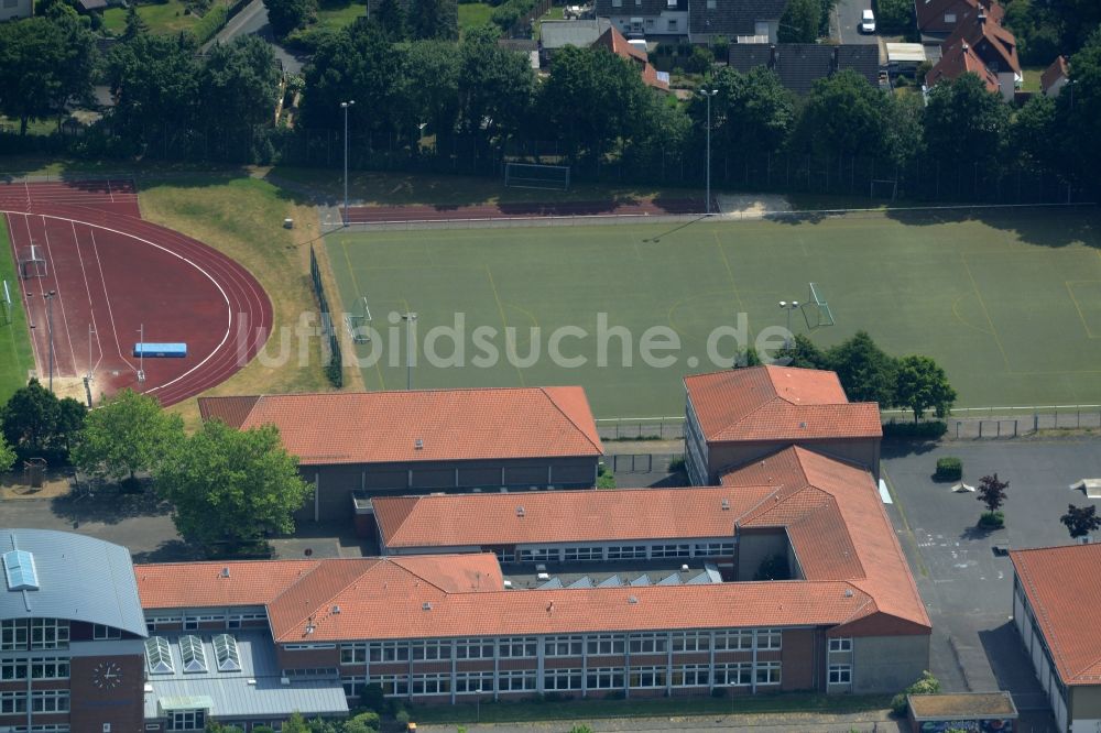 Luftaufnahme Garbsen - Schulgebäude der Hauptschule Nikolaus Kopernikus in Garbsen im Bundesland Niedersachsen