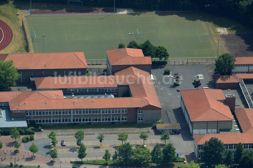 Garbsen von oben - Schulgebäude der Hauptschule Nikolaus Kopernikus in Garbsen im Bundesland Niedersachsen