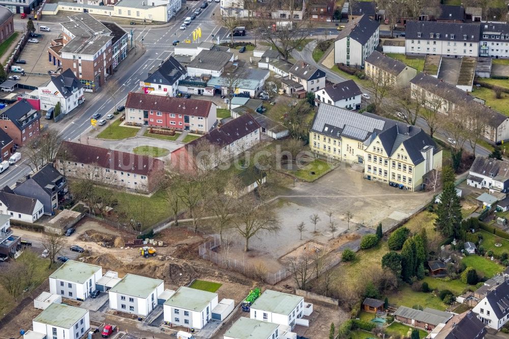 Bottrop aus der Vogelperspektive: Schulgebäude der Hauptschule Welheim (HSW) an der Blankenstraße im Ortsteil Batenbrock in Bottrop im Bundesland Nordrhein-Westfalen, Deutschland