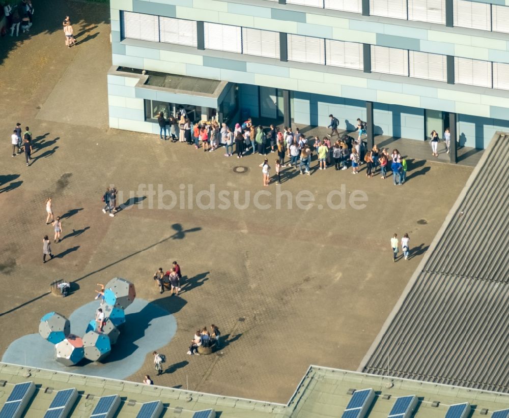 Bottrop aus der Vogelperspektive: Schulgebäude des Heinrich-Heine-Gymnasium an der Gustav-Ohm-Straße in Bottrop im Bundesland Nordrhein-Westfalen, Deutschland