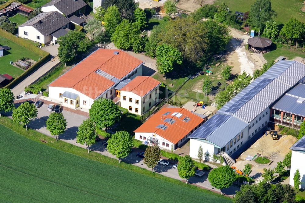 Siegenburg aus der Vogelperspektive: Schulgebäude der Herzog-Albrecht Schule in Siegenburg im Bundesland Bayern, Deutschland