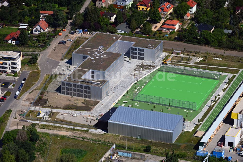 Berlin aus der Vogelperspektive: Schulgebäude Integrierte Sekundarschule Mahlsdorf im Ortsteil Mahlsdorf in Berlin, Deutschland