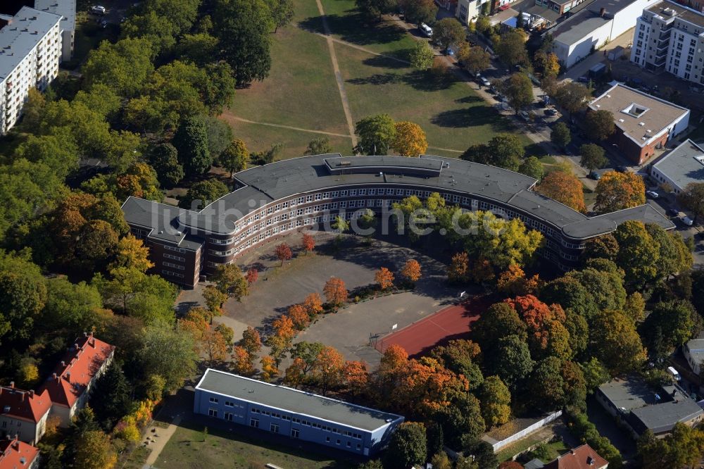 Berlin von oben - Schulgebäude der Jean-Krämer-Schule an der Oranienburger Straße in Wittenau in Berlin