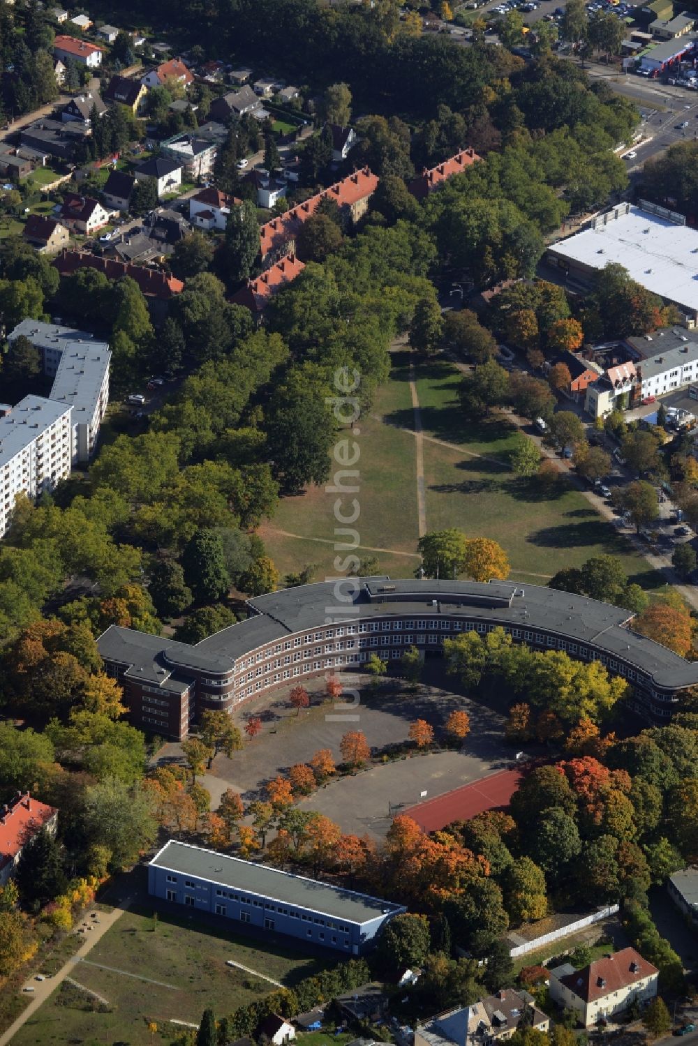 Berlin aus der Vogelperspektive: Schulgebäude der Jean-Krämer-Schule an der Oranienburger Straße in Wittenau in Berlin