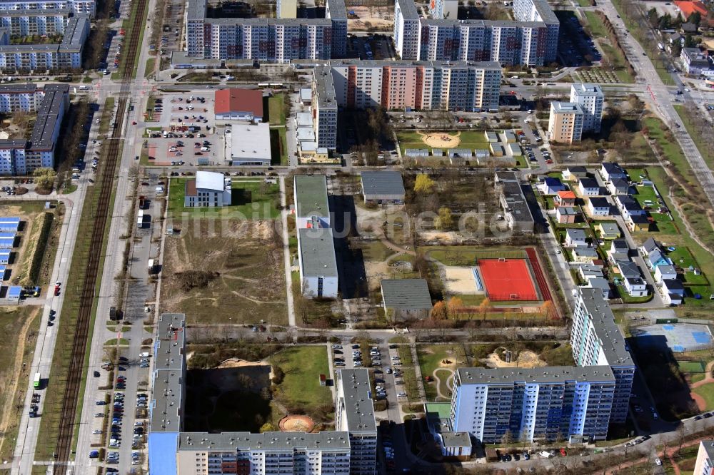 Luftbild Berlin - Schulgebäude der Jean-Piaget-Schule an der Mittenwalder Straße im Ortsteil Hellersdorf in Berlin