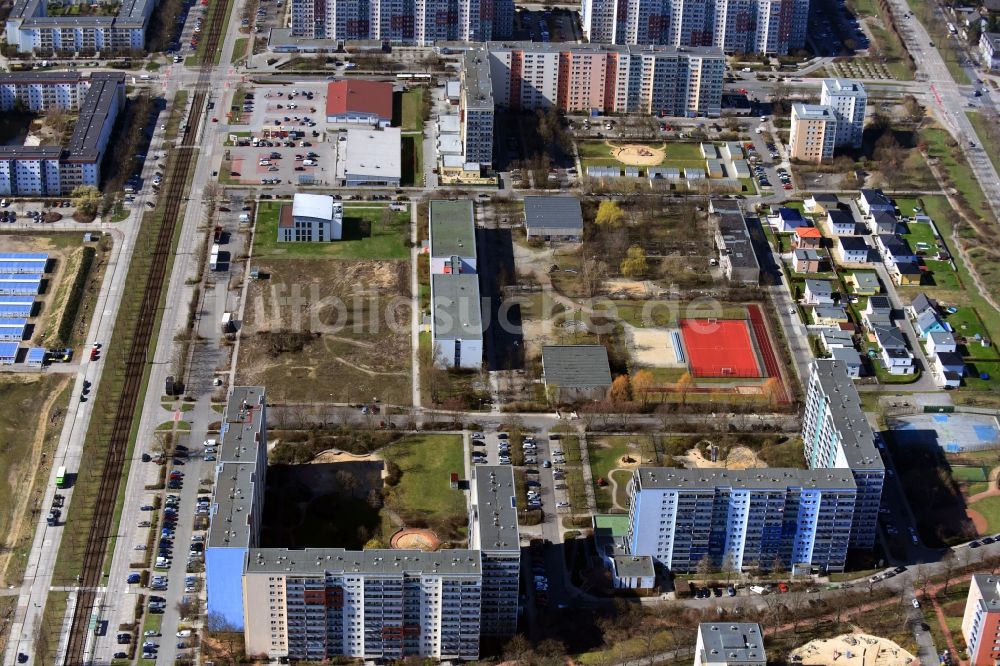 Berlin von oben - Schulgebäude der Jean-Piaget-Schule an der Mittenwalder Straße im Ortsteil Hellersdorf in Berlin