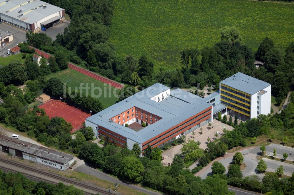 Luftaufnahme Münnerstadt - Schulgebäude des Johann-Philipp-von-Schönborn-Gymnasium in Münnerstadt im Bundesland Bayern, Deutschland