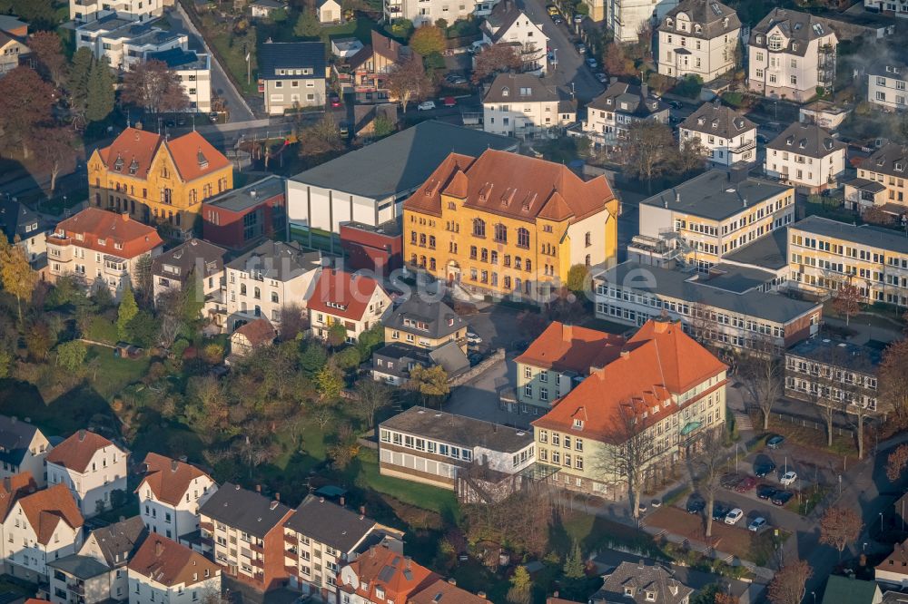 Arnsberg aus der Vogelperspektive: Schulgebäude der Johannesschule Arnsberg, Theodor-Heuss-Schule und der Adolf-Sauer-Schule in Arnsberg im Bundesland Nordrhein-Westfalen, Deutschland