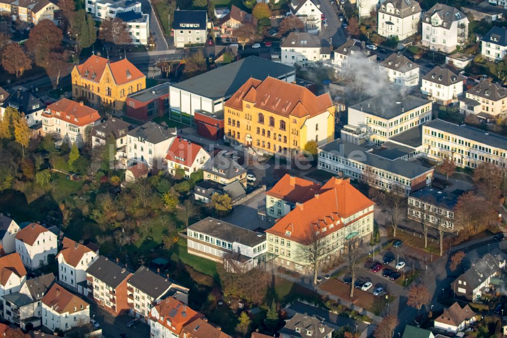 Luftbild Arnsberg - Schulgebäude der Johannesschule Arnsberg, Theodor-Heuss-Schule und der Adolf-Sauer-Schule in Arnsberg im Bundesland Nordrhein-Westfalen, Deutschland