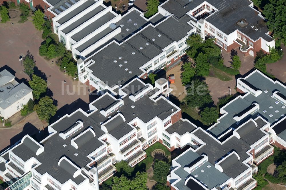 Luftaufnahme Berlin - Schulgebäude der John F. Kennedy School in Berlin