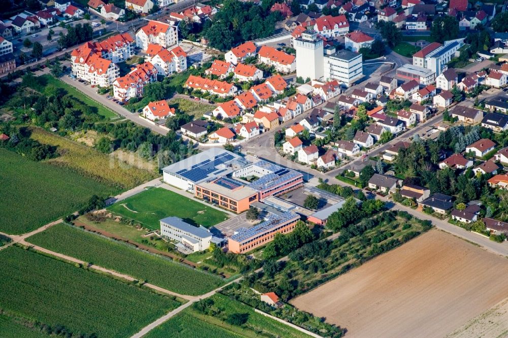 Lambsheim von oben - Schulgebäude der Karl-Wendel-Schule Lambsheim in Lambsheim im Bundesland Rheinland-Pfalz, Deutschland