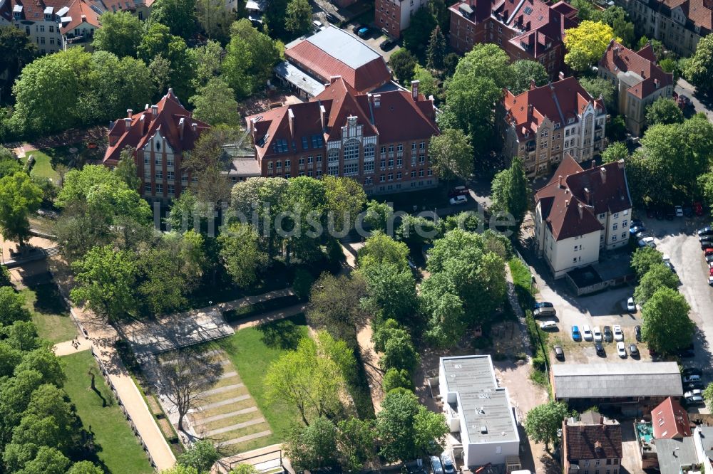 Erfurt von oben - Schulgebäude Königin-Luise-Gymnasium in der Melanchthonstraße in Erfurt im Bundesland Thüringen, Deutschland