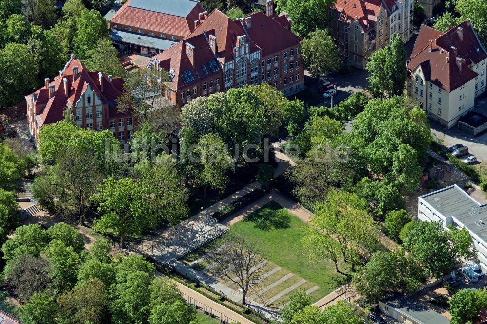 Erfurt aus der Vogelperspektive: Schulgebäude Königin-Luise-Gymnasium in der Melanchthonstraße in Erfurt im Bundesland Thüringen, Deutschland