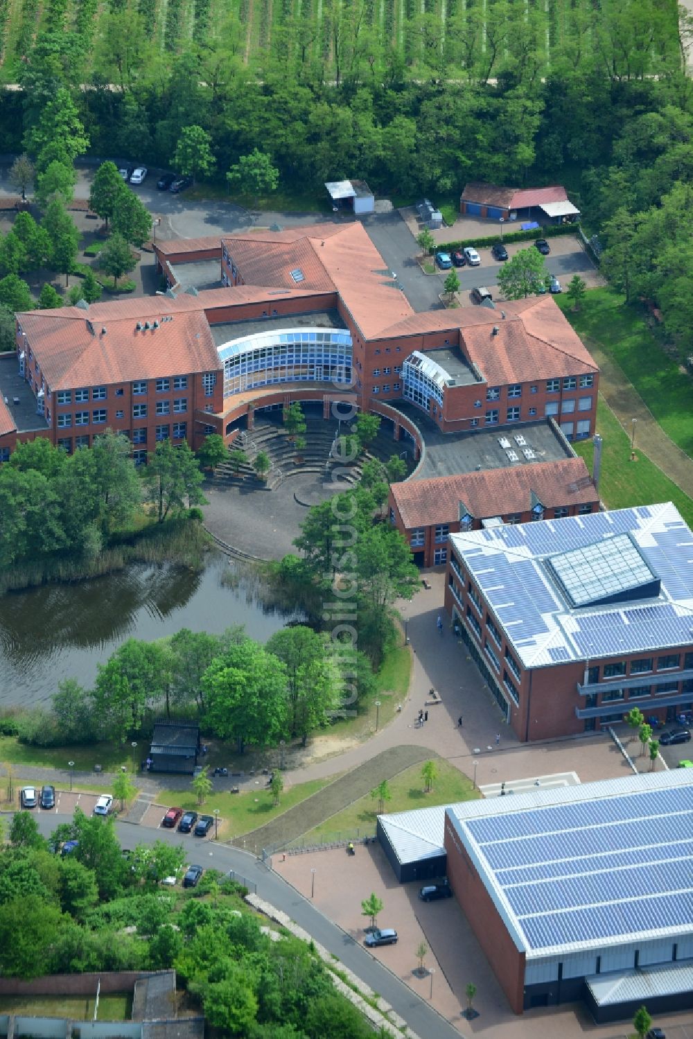 Luftaufnahme Kriftel - Schulgebäude der Konrad-Adenauer-Schule in Kriftel im Bundesland Hessen